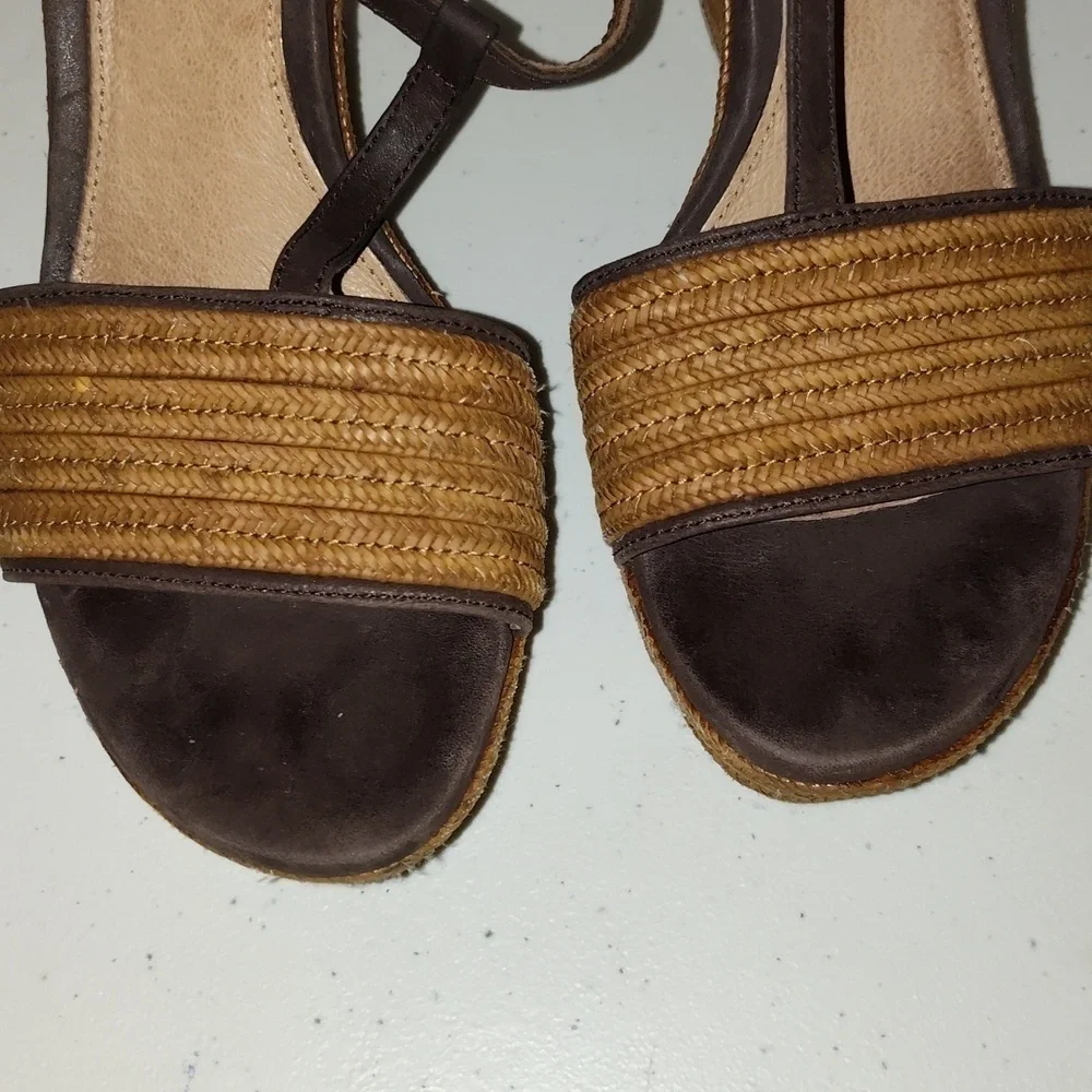UGG Women’s Brown Espadrille Wedge size6.5